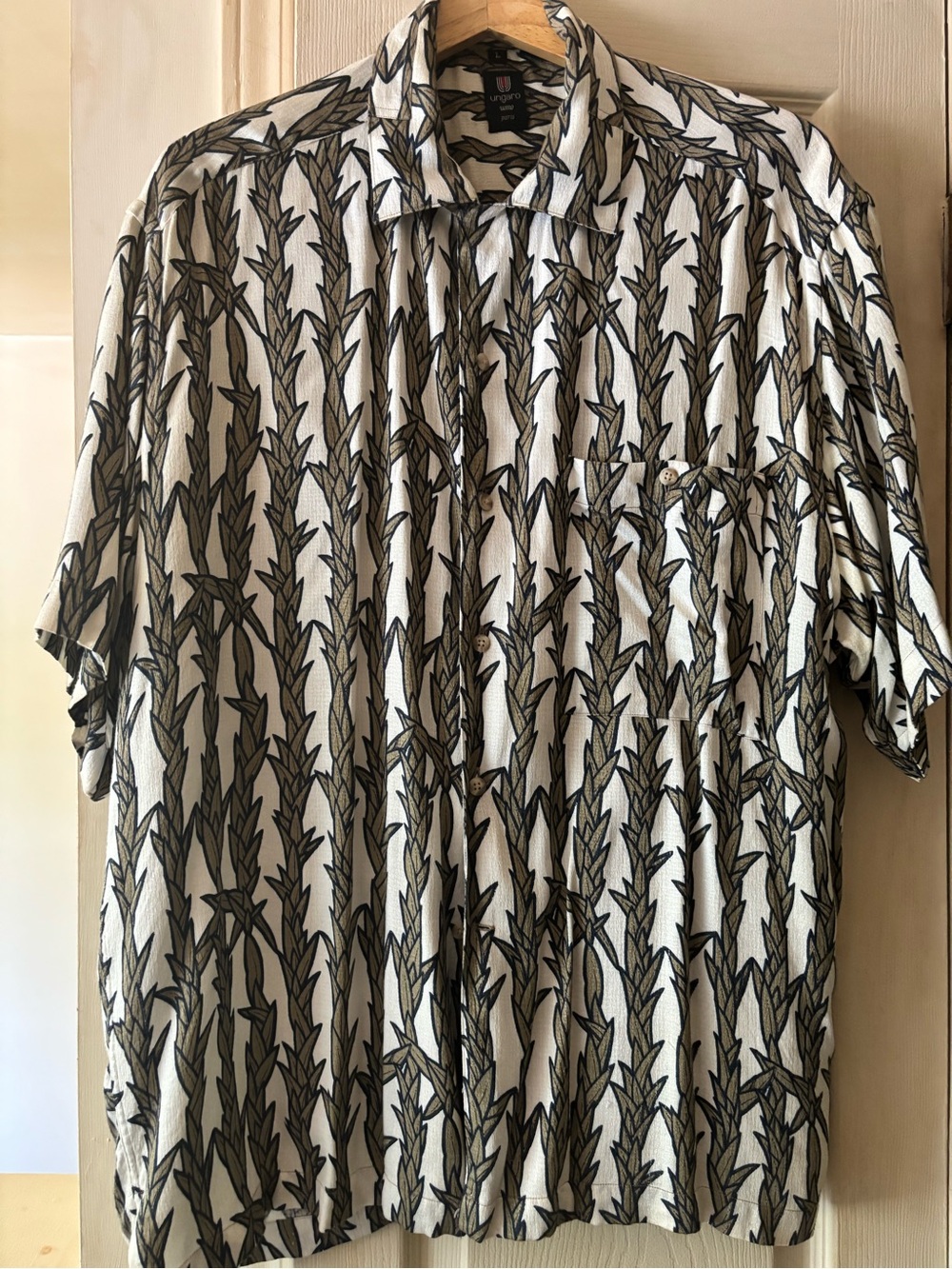 Ungaro Men’s Short-Sleeve Button-Down Shirt in Cream and Olive